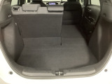 載せるものに合わせて、自由自在にシートを調整。長めの荷物も、大きな買い物も、工夫次第でスッキリ収まります。使い方次第で楽しみが広がる空間です。