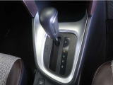 無段変速機(CVT)を搭載。有段変速機に存在する「変速ショック」が無いので、スムーズなアクセル操作が可能です♪