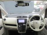 デイズの運転席廻りになります。