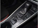 電動パーキングブレーキを搭載。スイッチ操作でパーキングブレーキを作動・解除することが可能ですので、操作の力が不要ですよ♪