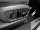 パワーシート搭載。微妙な調整が手軽にでき、ピッタリのポジションで運転することが可能です。