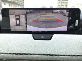 360&deg;ビューモニターでは前後左右4つのカメラ映像をさまざまな走行状況に応じて切り替えてセンターディスプレイに表示することで、駐車時や狭い道でのすれ違い時、見通しの悪い交差点進入時でも安心感を高めます