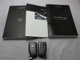 取説・メンテナンスノート・スマートキーの3点セットです。