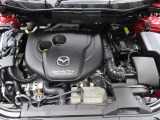 CX-5のエンジンルームです。マツダ正規ディーラーとして、責任を持って整備しお渡しいたします。