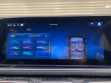 【アンビエントライト】64色の中から、ドア、ダッシュボード、センターコンソールなどのLEDの間接照明が車内空間を上質に彩り、ラグジュアリーな雰囲気を演出します。
