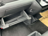 収納上手!大きなグローボックスなので小物や車検証など収納出来ます♪