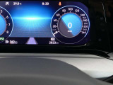 デジタルメータークラスターが装備されております。VIEWボタンで切り替えが出来ます。