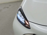 精悍な目つきのLEDヘッドランプを装備しております。
