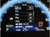とっても見やすいメーターです。夜間時はラグジュアリーな気分にさせてくれる照明が魅力ですので、夜のドライブも楽しみになりますよ♪