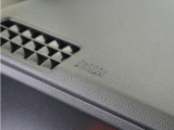 ◆助手席エアバッグ◆SRSエアバッグは、シートベルトだけでは防ぎきれない衝突時の衝撃から乗員を守るための安全装置。衝突時に瞬時に膨らみ、頭部や胸部がダッシュボードに直接衝突するのを防ぎます。
