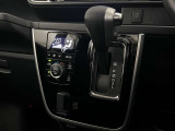 操作が簡単なシフトレバーですのでストレスなく運転が出来ますよ!