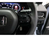Hondaセンシングの機能のひとつ、アダプティブクルーズコントロール付!アクセルから足を離しても設定したスピードと前車との車間を保ち走行してくれます!車線維持もアシスト☆高速道路で疲労軽減ですね☆