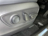 パワーシート搭載。微妙な調整が手軽にでき、ピッタリのポジションで運転することが可能です。