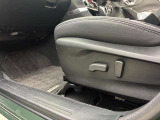 運転席 助手席はパワーシートになっております。座面や背もたれの微妙な角度調整ができ、うれしい装備のひとつです。