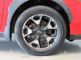 純正のアルミホイール装着車です。タイヤサイズは225/60R17です。
