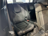 3列目は、簡単に格納できる柔軟性が魅力。7人乗車と広い荷室を両立し、家族やレジャーで活躍します。