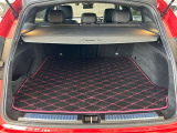 ゆったりとしたトランクルームでございます。たくさんのお荷物の車載が可能でございます。