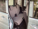 2列目シートもゆったり快適に座って頂けますので、後部座席にお乗りの方も楽しくドライブに参加して頂けますよ。もちろんチャイルドシートの取付にも対応します