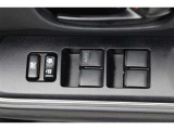 スイッチ一つで窓を開け閉めできるパワーウィンドウスイッチです。