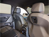 BMWの少し硬めの足回りは車の縦揺れを素早く整えるため、同乗者の方への車酔いにも効果が御座います。