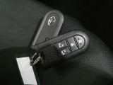 スマートキー。ドアの開錠施錠はドアノブに触れるだけ。センサーが感知して開錠施錠をしてくれます。