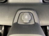 スマホや車載アクセサリーの電源確保に便利なアクセサリーソケットを装備。
