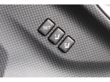 運転席のポジションを2つ、記憶させることができます。ボタンを押すと設定したポジションに電動で移動します。