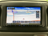 高画質で表示される地図画面は、視認性が高く、運転中でもスムーズに操作できます。最新の交通情報も確認可能です。