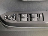 パワーウインドウスイッチ、いたずら防止・挟みこみ防止に、ウインドウロックスイッチを使用ください。便利な電動可倒式ミラースイッチ