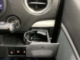 【運転席ドリンクホルダー】使いやすさに配慮したドリンクホルダー