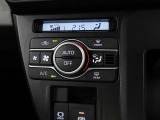 温度設定で車内を快適に保ってくれるオートエアコン