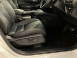 パワーシート搭載。微妙な調整が手軽にでき、ピッタリなポジションで運転することが可能です。
