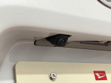 【バックカメラ】 対応モニターを装着することで、駐車時に車両後方の様子を見ることができます。