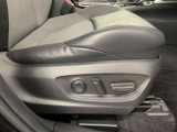 パワーシート搭載、微妙な調整が手軽にでき、ピッタリのポジションで運転することが可能です。