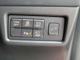 運転席右部には、様々な機能のスイッチがございます!電動のテールゲートは運転席からも操作できます!