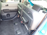◆チップアップ&ダイブダウン機構付【ULTR SEAT】は後席座面を左右分割で跳ね上げることができます。トランクで積載できない背の高い荷物をラクラク収納できます。ホンダ車ならではの人気装備です。