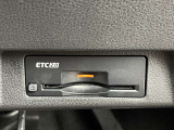 ETCならこんな利点が!!1. キャッシュレスシステムで、現金などを用意する必要無し!2. 料金所をノンストップで通過!3. 料金所付近での発進・停止の繰り返しがなくなり、排気ガスや騒音の発生が削減されます。
