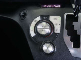 オートエアコンが付いています!1年中快適な室内を提供。車内温度を設定すると風量を自動で調整してくれます。