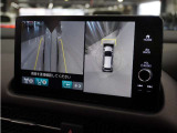 ◆マルチビューカメラシステム◆運転席から見づらい前後左右を、ナビ画面の映像で確認。見通しの悪い交差点や狭い道でのすれ違い、駐車などをサポートします。
