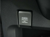 ◆12V電源ソケット◆スマートフォンの充電等にも便利な電源ソケット!使いやすい場所に装備されています。
