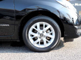 右フロント185/65R15インチタイヤ&専用アルミホイール!