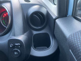 国家資格の自動車検査員も3名在籍しているので、受入/中間/完成検査と保安基準発行のすべてを自社で行います。 同時に10台作業できる広い工場で、プロの整備士が細部まで徹底的に整備します。