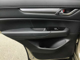 後席のドアトリムとパワーウィンドウスイッチです。