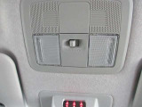 ルームランプで車内全体を明るく照らします♪