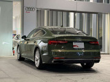 シャープなLEDテールランプと引き締まったリアフォルムが、車の個性を際立たせます。