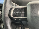 ステアリングにオーディオ操作スイッチが付いています。オーディオ画面に直接タッチしなくても操作が出来ますので、運転に集中できます。