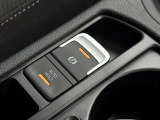スイッチひとつで作動するエレクトロニックパーキングブレーキ。オートホールド機能で停止時のドライバー負担を軽減します。