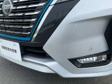 フロントバンパーにコーナーセンサーが付いてます。駐車中に、障害物との距離を警報音で教えてくれます。