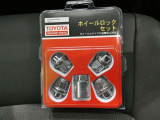 キー付ホイールロックナットです。最近はタイヤ目的の盗難が急増し純正ホイールがターゲットに。タイヤ・ホイールの盗難防止に。