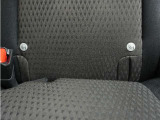 ◆ISOFIX◆シートベルトいらずでチャイルドシートと固定金具を連結するだけでがっちり固定できます。